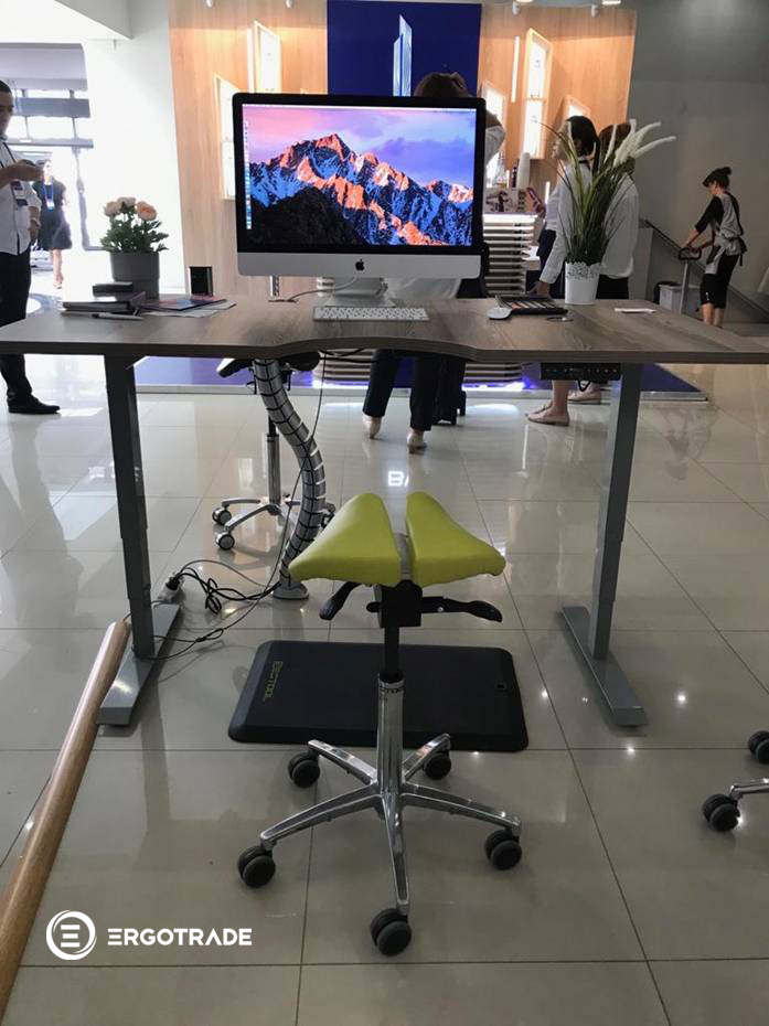 эргономичный стол со стулом bestoolот компании ergotrade